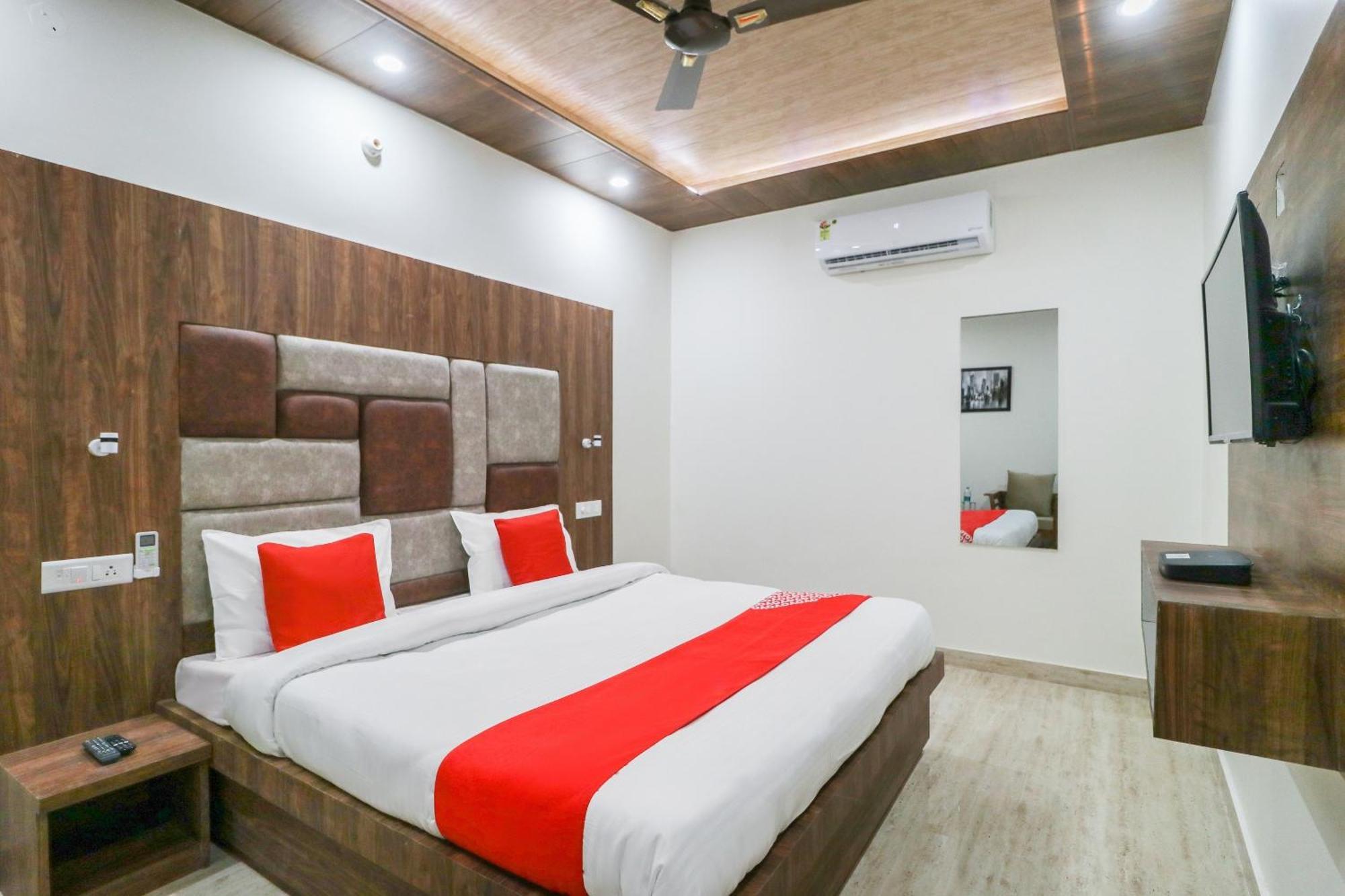 Oyo Flagship Hotel Ambani Zirakpur Kültér fotó