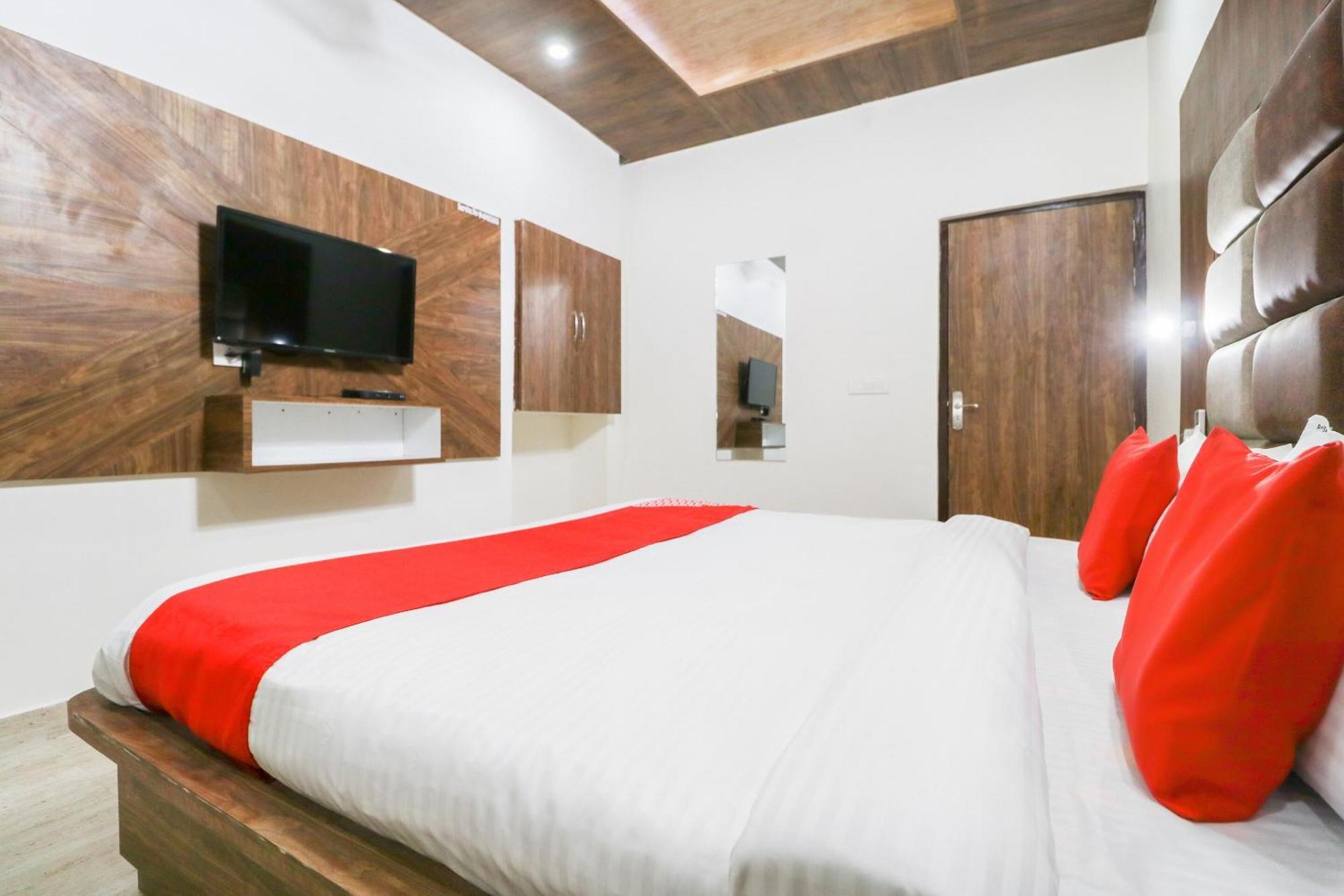 Oyo Flagship Hotel Ambani Zirakpur Kültér fotó