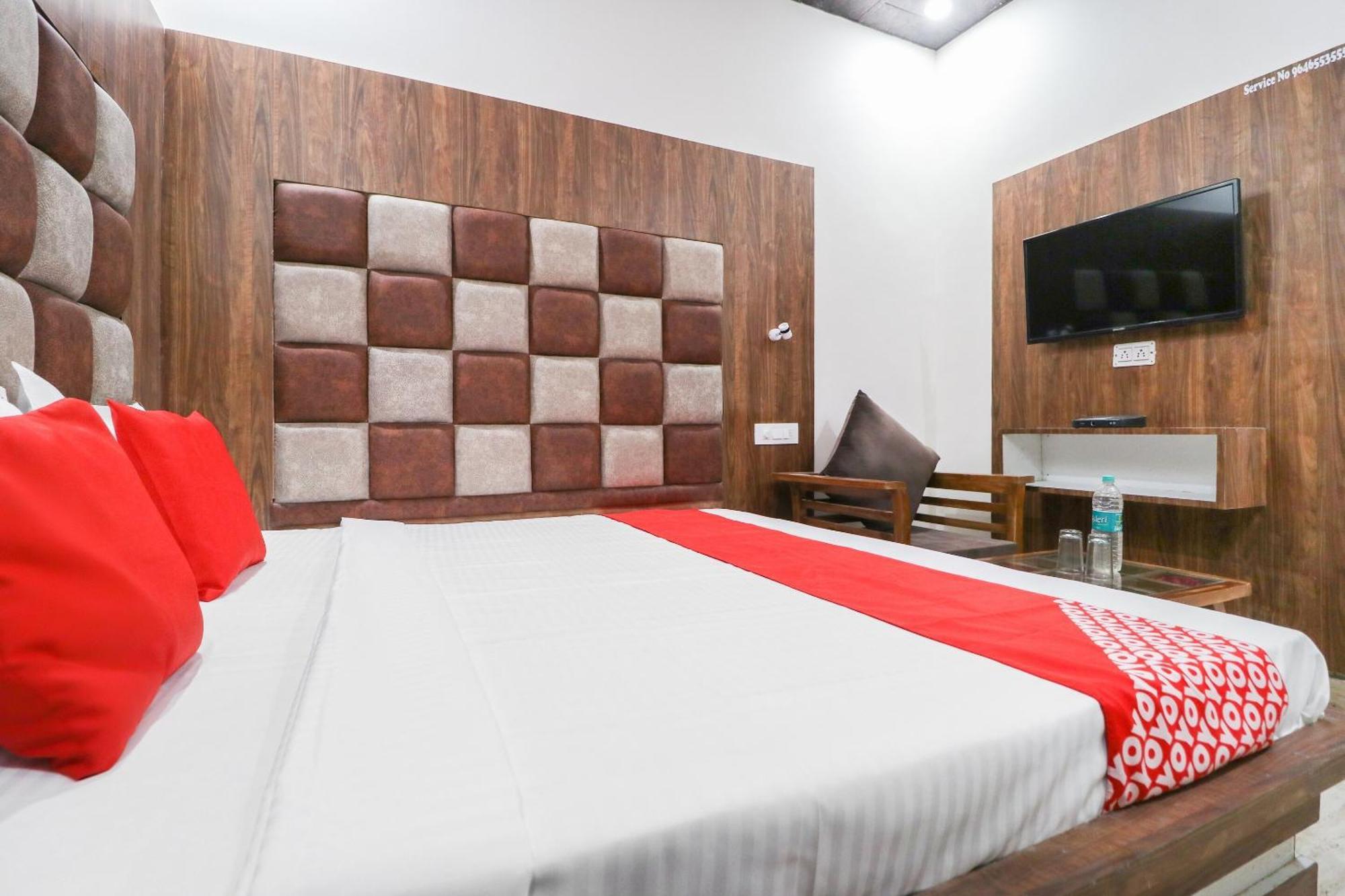 Oyo Flagship Hotel Ambani Zirakpur Kültér fotó