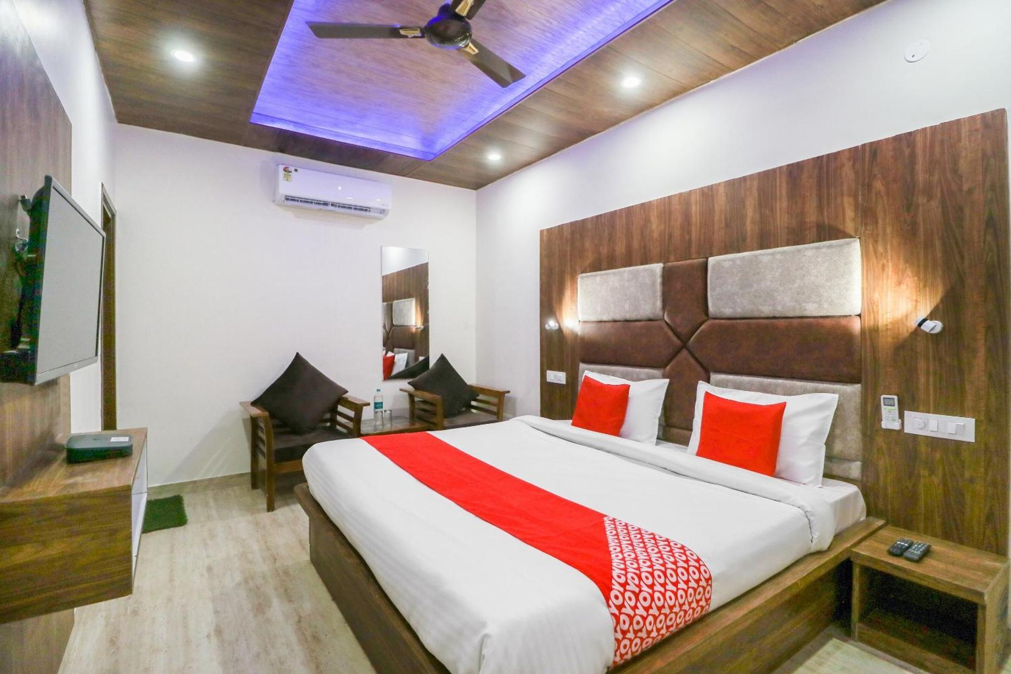 Oyo Flagship Hotel Ambani Zirakpur Kültér fotó