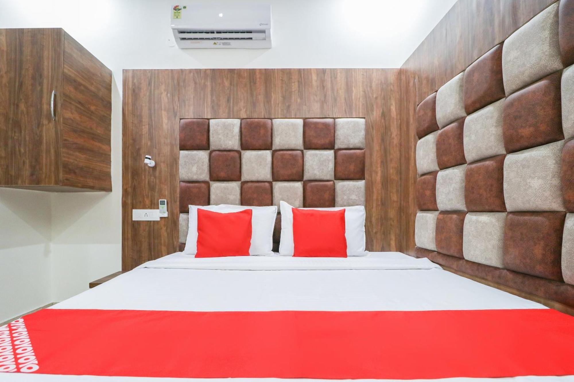 Oyo Flagship Hotel Ambani Zirakpur Kültér fotó