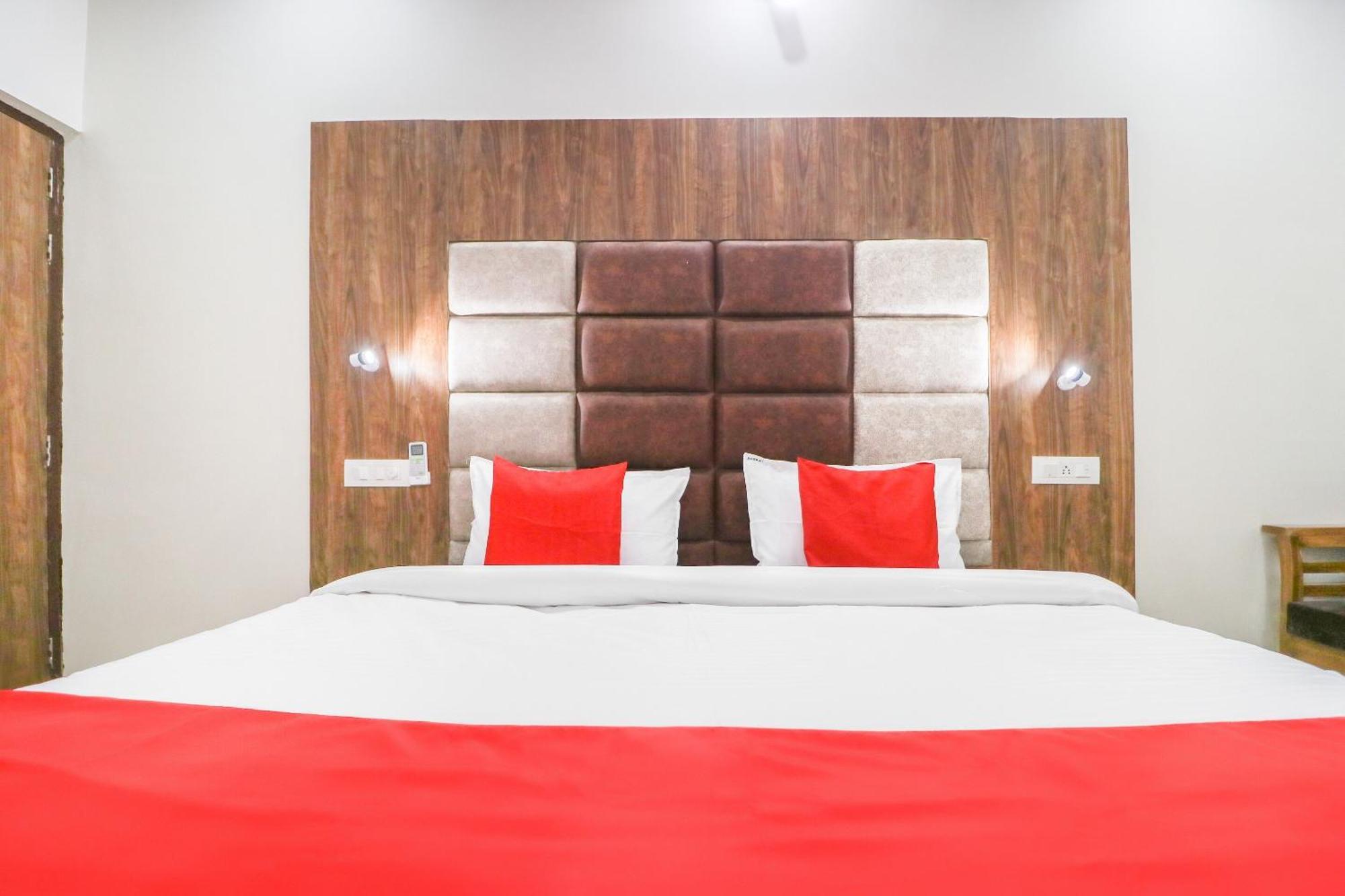Oyo Flagship Hotel Ambani Zirakpur Kültér fotó